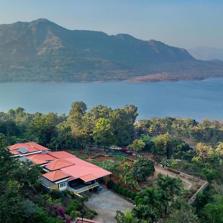 Ekam Lake House By Stayvista With Mountain & Lake Views, Outdoor Jacuzzi, Sauna, Modern Amenities & Kitchen Garden Pune Luaran gambar