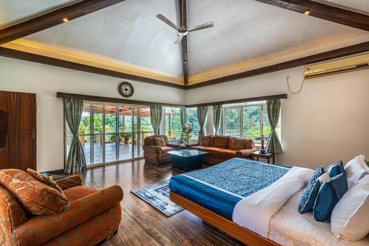 Ekam Lake House By Stayvista With Mountain & Lake Views, Outdoor Jacuzzi, Sauna, Modern Amenities & Kitchen Garden Pune Luaran gambar