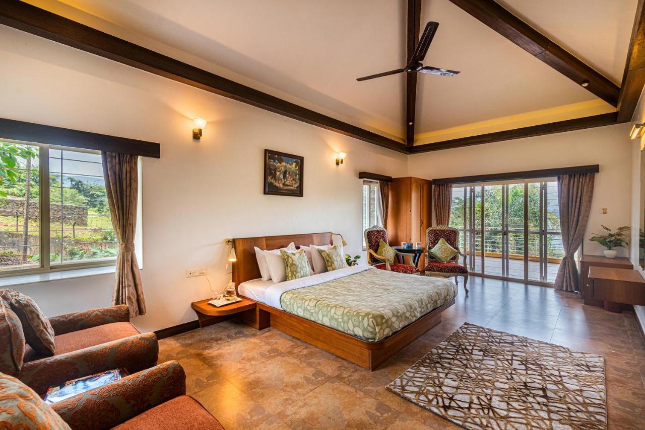 Ekam Lake House By Stayvista With Mountain & Lake Views, Outdoor Jacuzzi, Sauna, Modern Amenities & Kitchen Garden Pune Luaran gambar