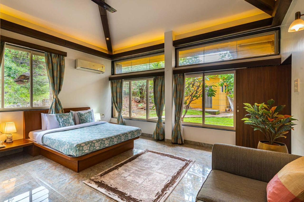 Ekam Lake House By Stayvista With Mountain & Lake Views, Outdoor Jacuzzi, Sauna, Modern Amenities & Kitchen Garden Pune Luaran gambar