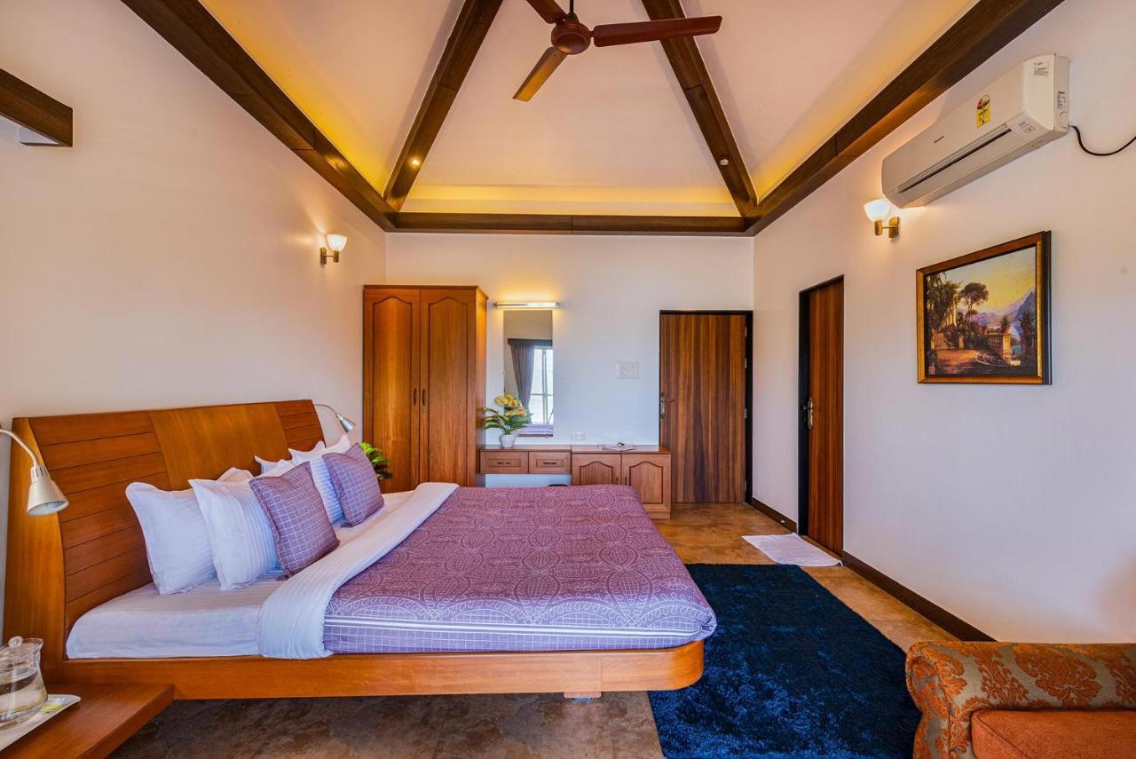 Ekam Lake House By Stayvista With Mountain & Lake Views, Outdoor Jacuzzi, Sauna, Modern Amenities & Kitchen Garden Pune Luaran gambar