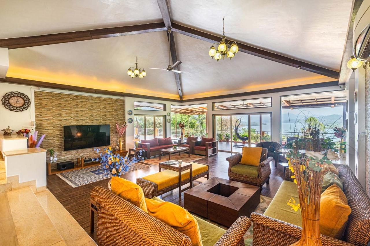 Ekam Lake House By Stayvista With Mountain & Lake Views, Outdoor Jacuzzi, Sauna, Modern Amenities & Kitchen Garden Pune Luaran gambar