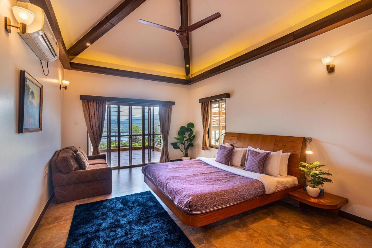 Ekam Lake House By Stayvista With Mountain & Lake Views, Outdoor Jacuzzi, Sauna, Modern Amenities & Kitchen Garden Pune Luaran gambar