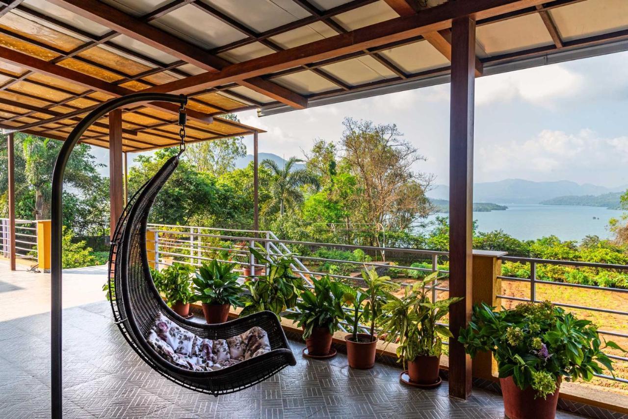 Ekam Lake House By Stayvista With Mountain & Lake Views, Outdoor Jacuzzi, Sauna, Modern Amenities & Kitchen Garden Pune Luaran gambar