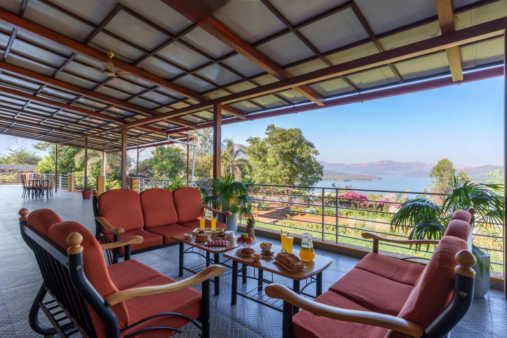 Ekam Lake House By Stayvista With Mountain & Lake Views, Outdoor Jacuzzi, Sauna, Modern Amenities & Kitchen Garden Pune Luaran gambar